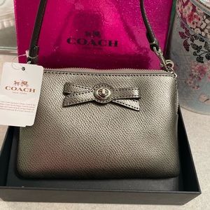 COACH SIGNATURE PVC LEATHER CORNER ZIP WRISTLET CLUTCH PEWTER F64648